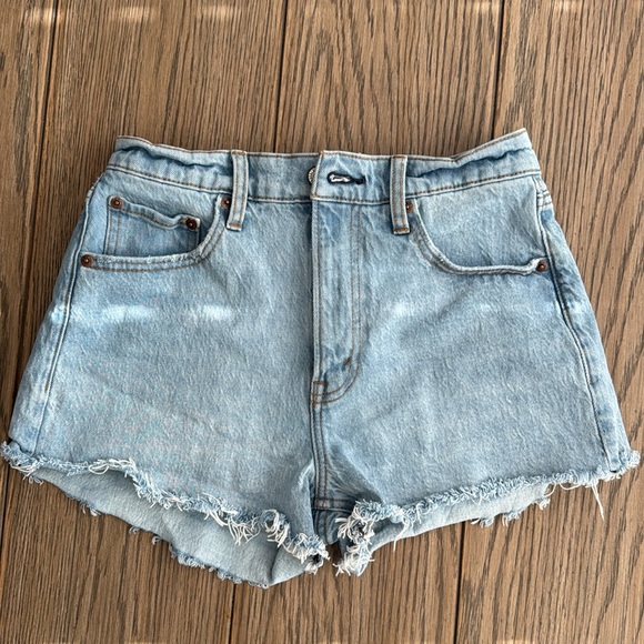 NWOT Abercrombie & Fitch Women’s High Rise Mom shorts - Picture 2 of 9